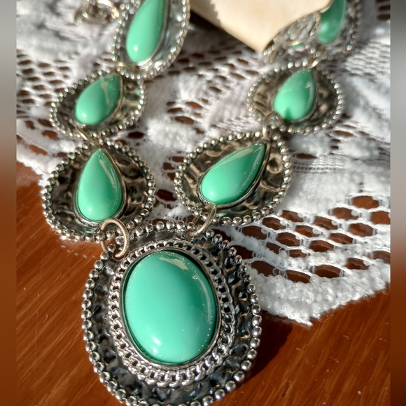 Erica Lyons Southwest Style Necklace Silver tone with Faux Turquoise - Picture 1 of 7